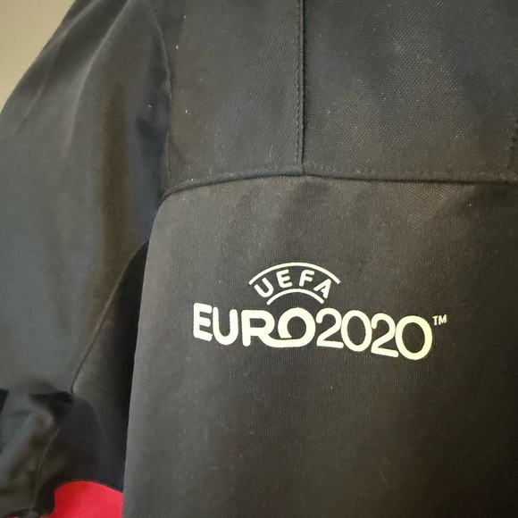 Men's XL soccer zip up EUC Black and Red Bomber Jacket with Emblem - Picture 7 of 11